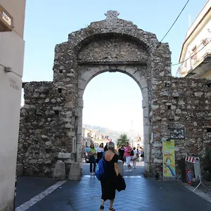 cest-la-vie-taormina.taorminaitalyhotels.com/